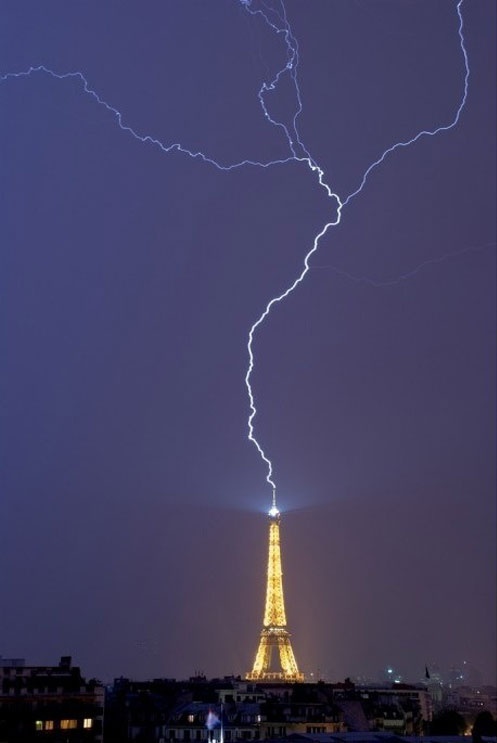 How many steps does the Eiffel Tower have, and how many can you find in the  “Wieliczka” mine?