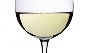 White-wine-in-glass-001