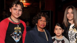 gty_katherine_jackson_and_children_mr_120724_wg