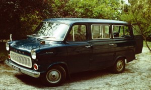 Ford_Transit_as_minibus_1972